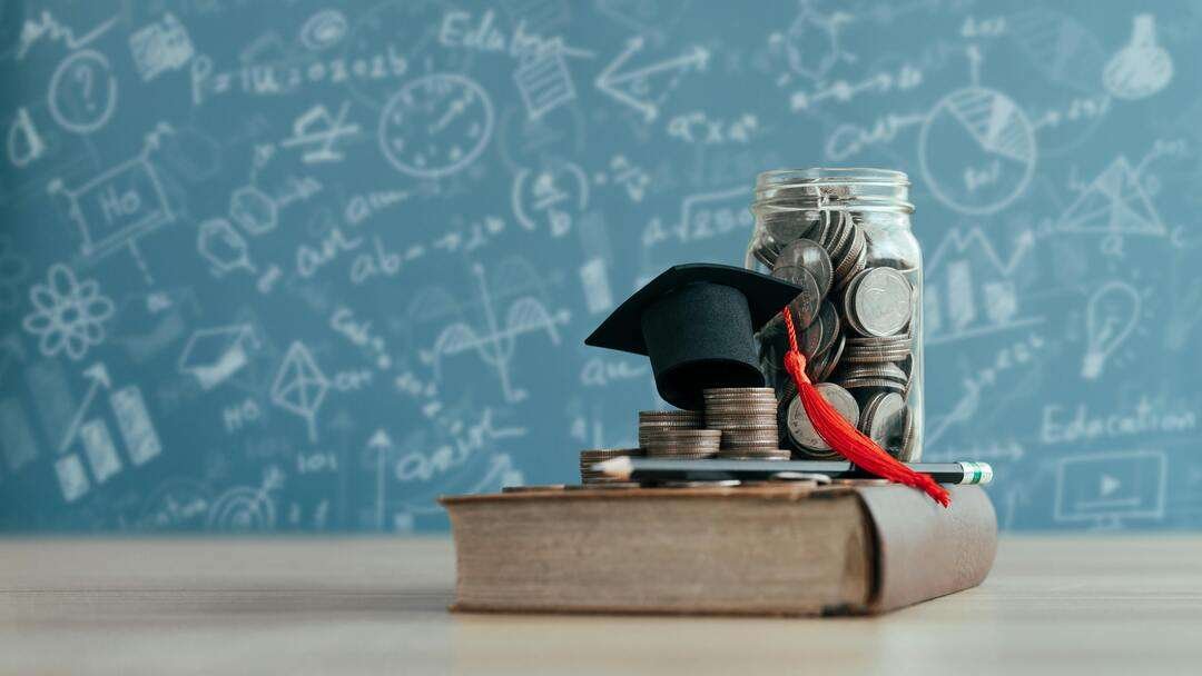 Scholarships vs. Student Loans